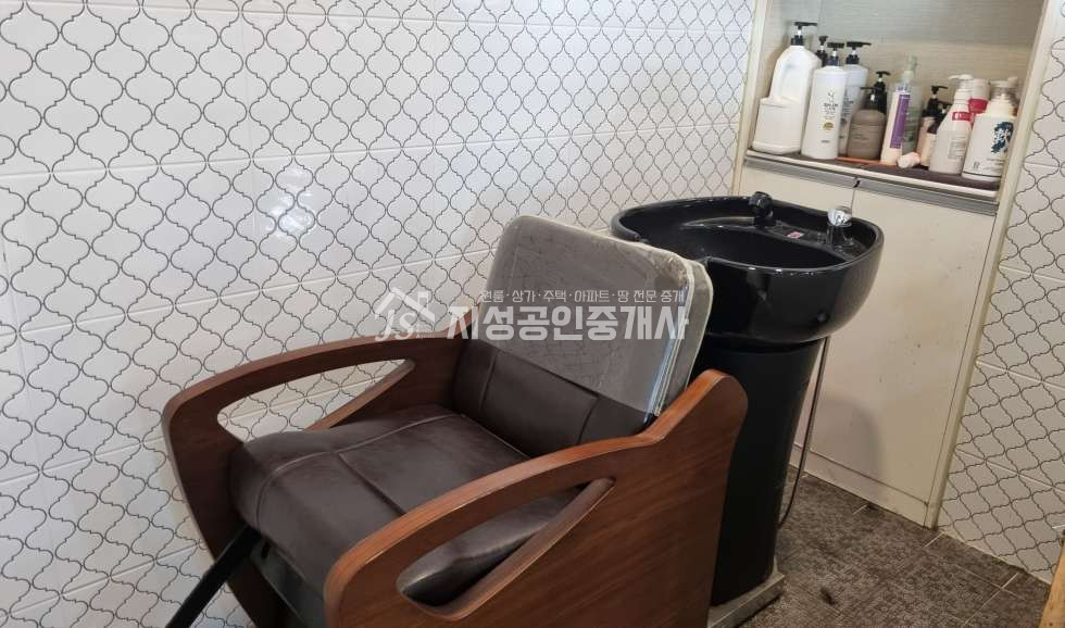 대구 달서구 유천동 주건축물제1동 미용실상가/양도.양수가능/초등학교학군지/위치최상/단골손님有/코너상가/인테리어 깔끔/풍부한 유동인구/ 시설,상태 매우좋음 월세 매물번호 10657 사진 6