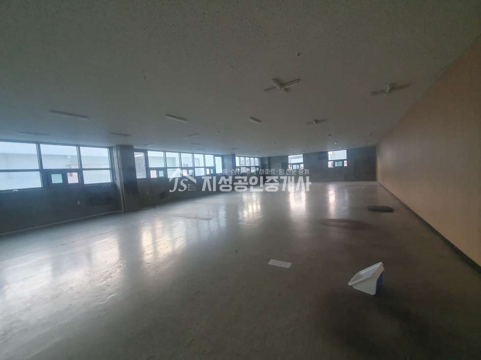 대구 달서구 감삼동 서남시장 초입 유동인구 바글바글 사거리 코너상가 무권리 천장 바닥되어있음 월세 매물번호 10951 사진 2