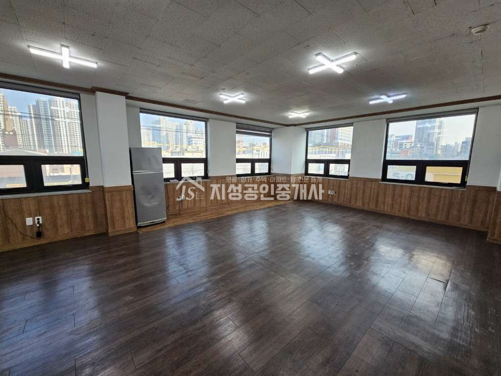 대구 달서구 본동 현.공실 / 에어컨사용가능 / 약 21평 / 건물앞 4-5대주차가능 / 관리비 월5만원 / 파라다이스웨딩 도보1-2분 월세 매물번호 11729 사진 3