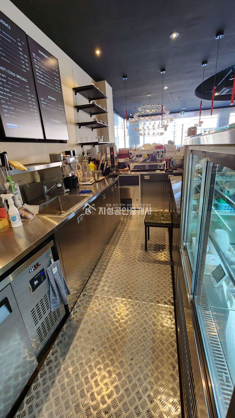 대구 달서구 대곡동 주건축물제1동 정부종합청사인근/ 풍부한유동인구/ 맛집거리/ 권리금없음/ 1층+2층 복층으로도사용가능/ 깔끔하고깨끗함/ 시인성아주좋음/ 초,중,고바로뒷편 월세 매물번호 10135 사진 5