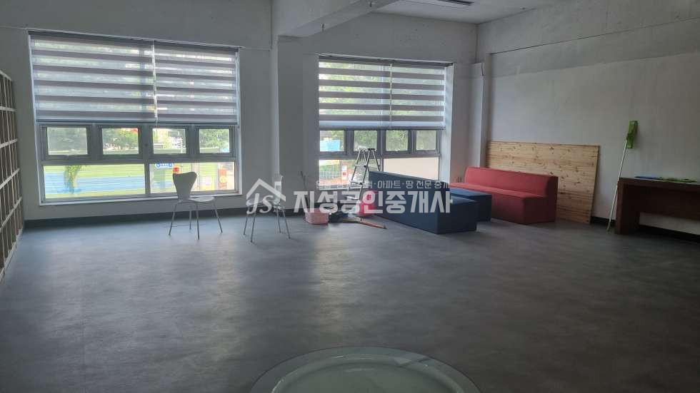 대구 달서구 도원동 영빈빌딩동 대구부설초등학교 맞은편 상가/ 초등학군지 상가/ 학원형성가 상가/ 횡단보도 바로앞 상가/ 학원입지도 최상/ 학원가 형성 최고라인/ 시설.상태 매우좋음 월세 매물번호 10779 사진 1