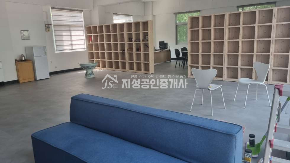 대구 달서구 도원동 영빈빌딩동 대구부설초등학교 맞은편 상가/ 초등학군지 상가/ 학원형성가 상가/ 횡단보도 바로앞 상가/ 학원입지도 최상/ 학원가 형성 최고라인/ 시설.상태 매우좋음 월세 매물번호 10779 사진 3