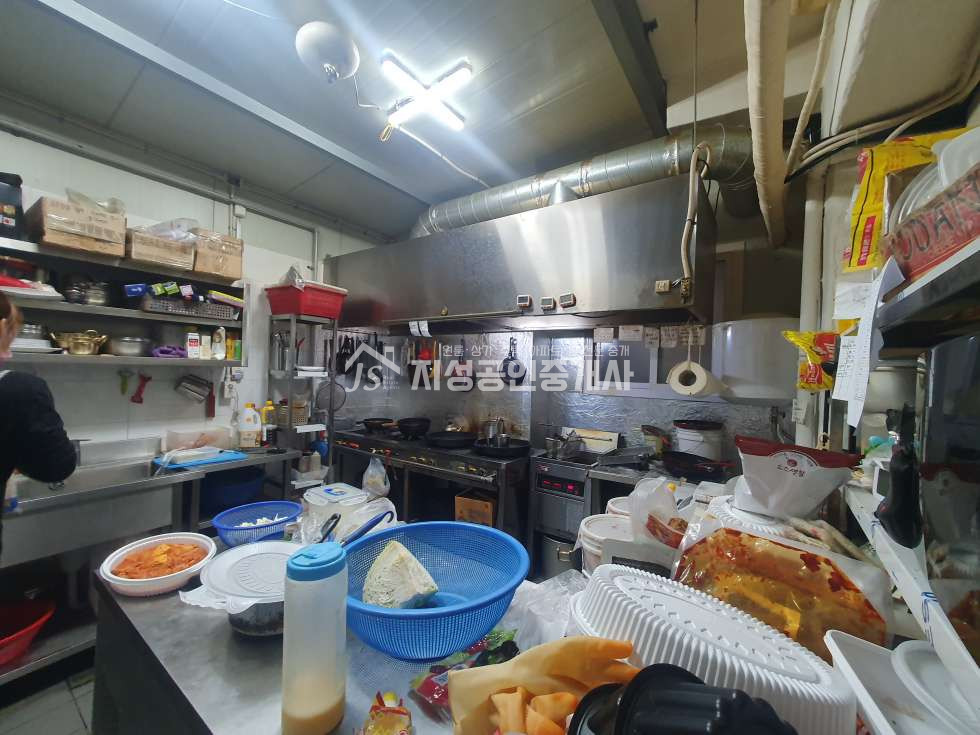 대구 달서구 용산동 아파트 밀집 지역 도로변 가시성 좋음 먹자골목 상권 타업종 가능 양도양수 가능 위치최상 월세 매물번호 10598 사진 4