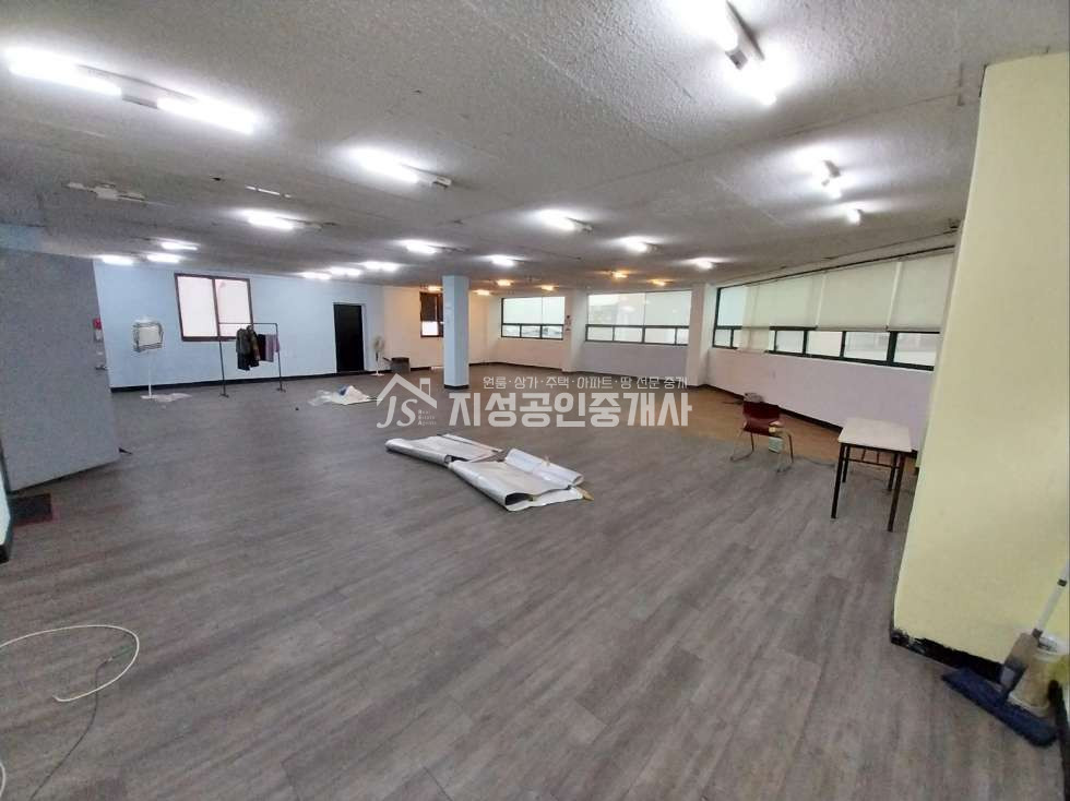 대구 달서구 성당동 도로변상가/ 풍부한유동인구/ 업종제한없음/ 권리금없음/ 상태좋음/ 3층단독사용/ 코너건물/ 노출아주좋은상가 월세 매물번호 10562 사진 1