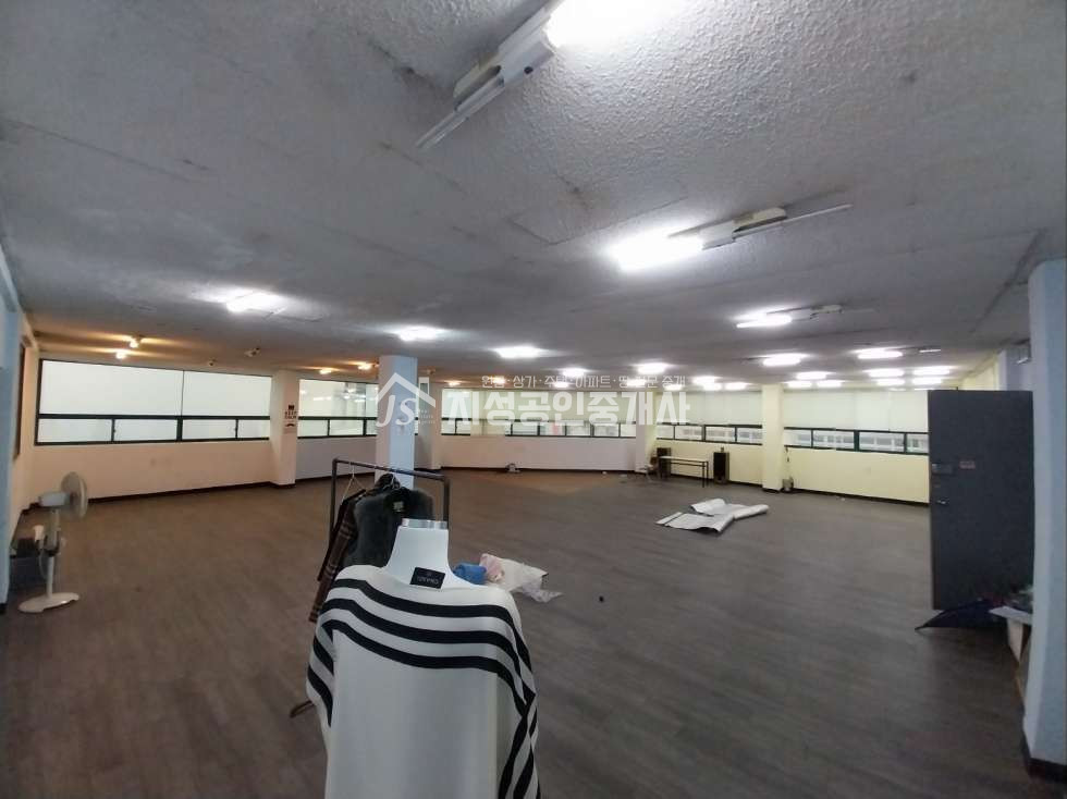 대구 달서구 성당동 도로변상가/ 풍부한유동인구/ 업종제한없음/ 권리금없음/ 상태좋음/ 3층단독사용/ 코너건물/ 노출아주좋은상가 월세 매물번호 10562 사진 2