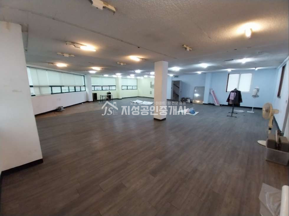 대구 달서구 성당동 도로변상가/ 풍부한유동인구/ 업종제한없음/ 권리금없음/ 상태좋음/ 3층단독사용/ 코너건물/ 노출아주좋은상가 월세 매물번호 10562 사진 3