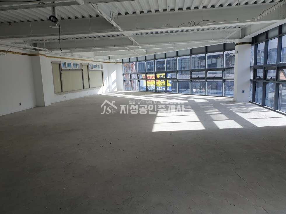 대구 달서구 진천동 진천역도보3분/ 풍부한유동인구/ 권리금없음/ 엘리베이터有/ 2층단독사용/ 남여별도화장실/ 신축급건물/ 깔끔하고깨끗함 월세 매물번호 10040 사진 1
