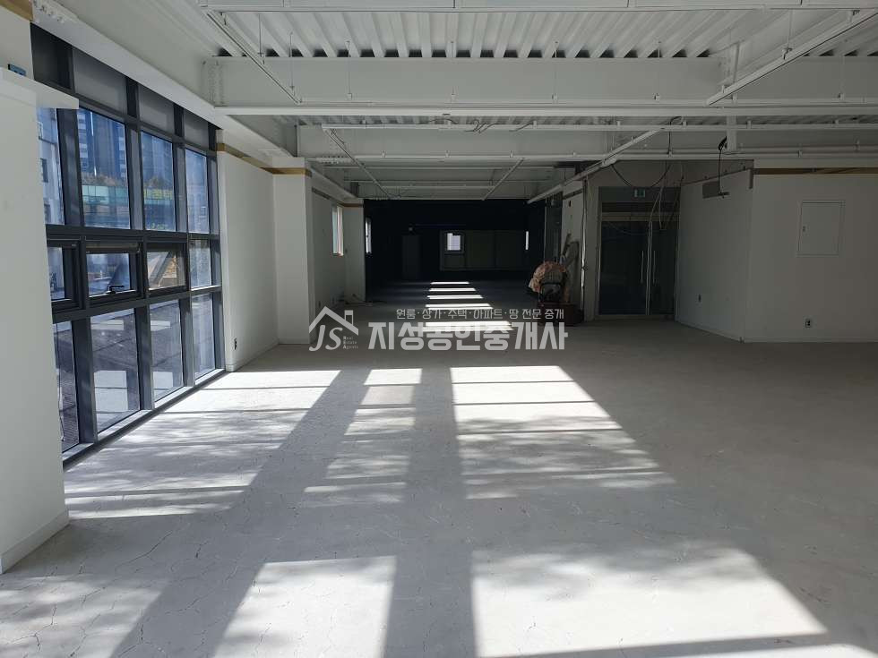 대구 달서구 진천동 진천역도보3분/ 풍부한유동인구/ 권리금없음/ 엘리베이터有/ 2층단독사용/ 남여별도화장실/ 신축급건물/ 깔끔하고깨끗함 월세 매물번호 10040 사진 3