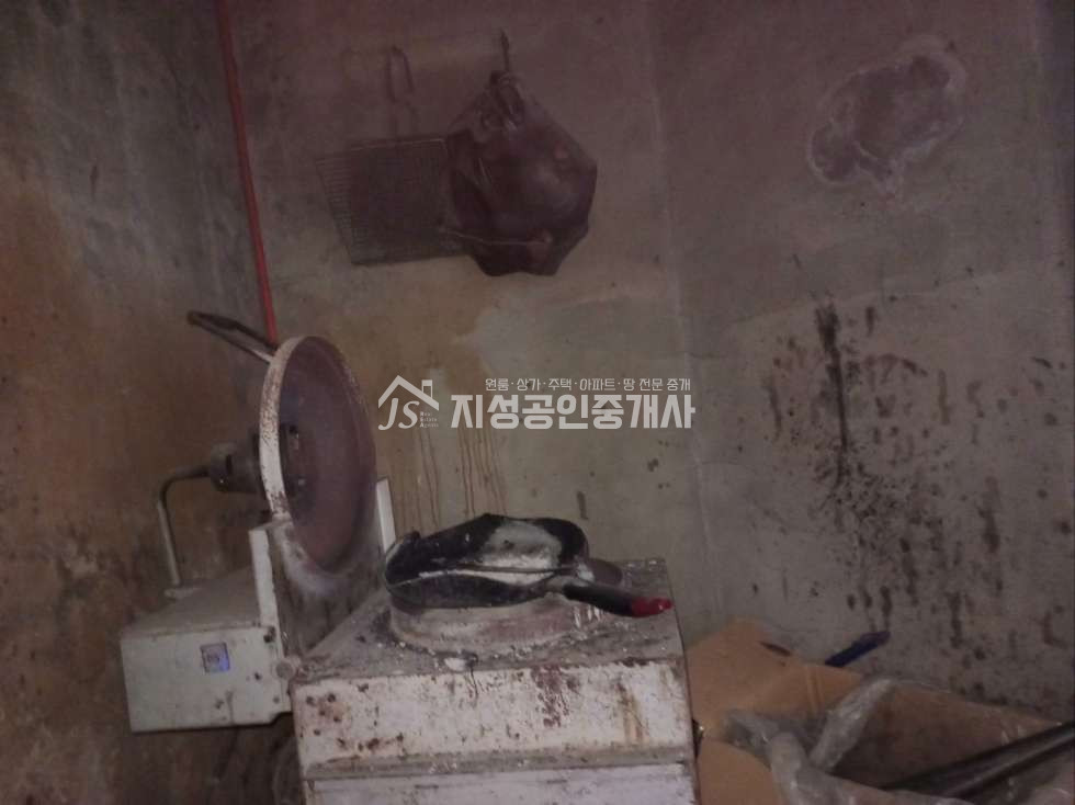 대구 달서구 본동 감천초등학교인근/ 아파트단지근접한상가/ 넓은실내/ 무권리/ 다용도가능 월세 매물번호 10925 사진 10
