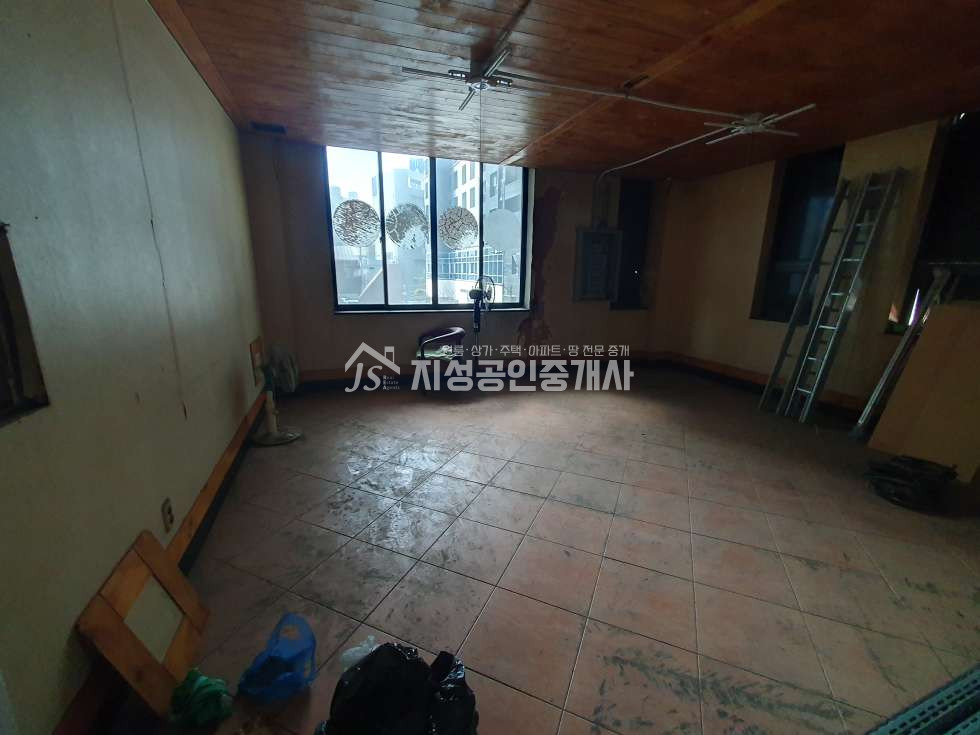 대구 달서구 진천동 진천역인근/ 유동인구아주많음/ 업종제한없음/ 권리금없음/ 2층단독사용/ 시인성좋음/ 내부화장실 월세 매물번호 10038 사진 4