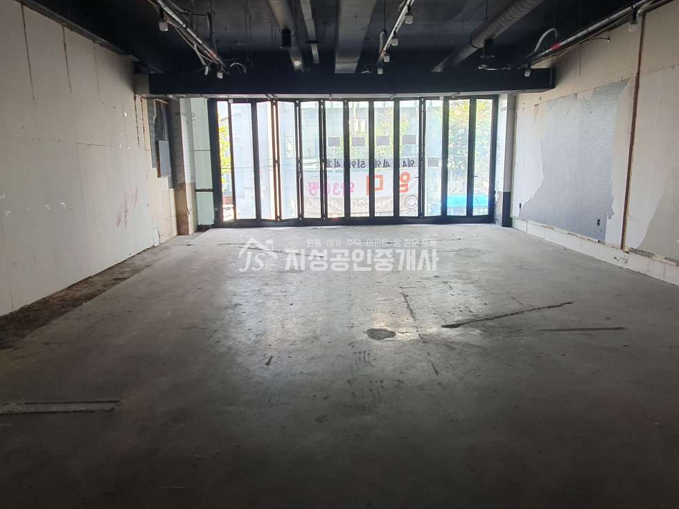 대구 달서구 진천동 301동 진천역인근/ 대단지아파트단지상가/ 풍부한유동인구/ 대로변상가/ 업종제한없음/ 권리금없음/ 엘리베이터有 월세 매물번호 10044 사진 4