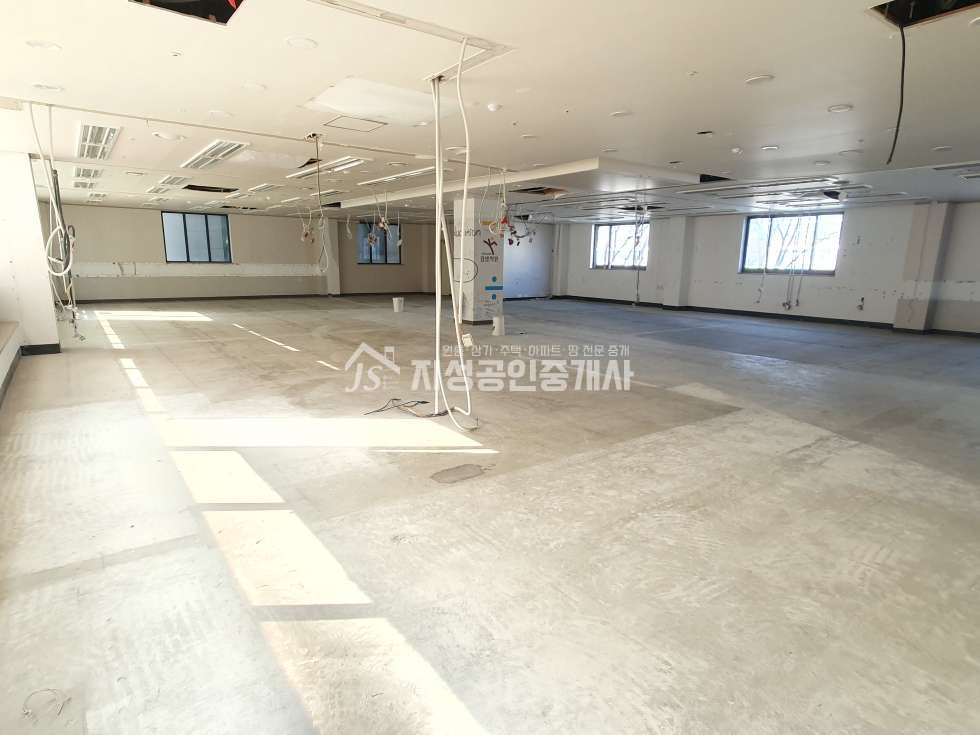 대구 달서구 진천동 월배역보도1분/ 월배초등도보1분/ 대로변상가/ 엘리베이터有/ 권리금없음/ 풍부한유동인구/ 월세조정가능 월세 매물번호 10037 사진 1
