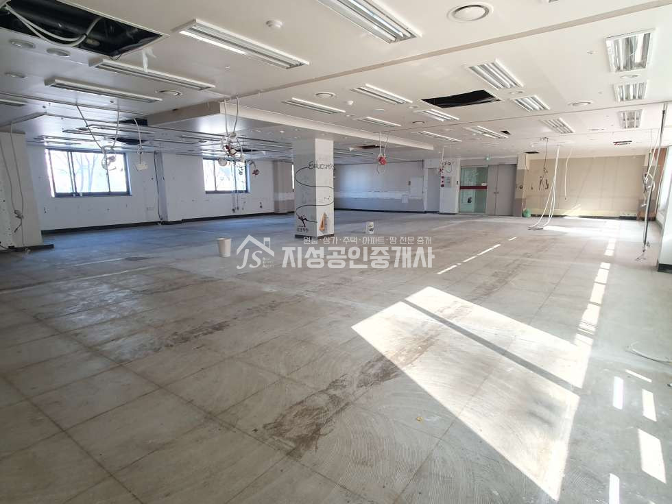 대구 달서구 진천동 월배역보도1분/ 월배초등도보1분/ 대로변상가/ 엘리베이터有/ 권리금없음/ 풍부한유동인구/ 월세조정가능 월세 매물번호 10037 사진 3