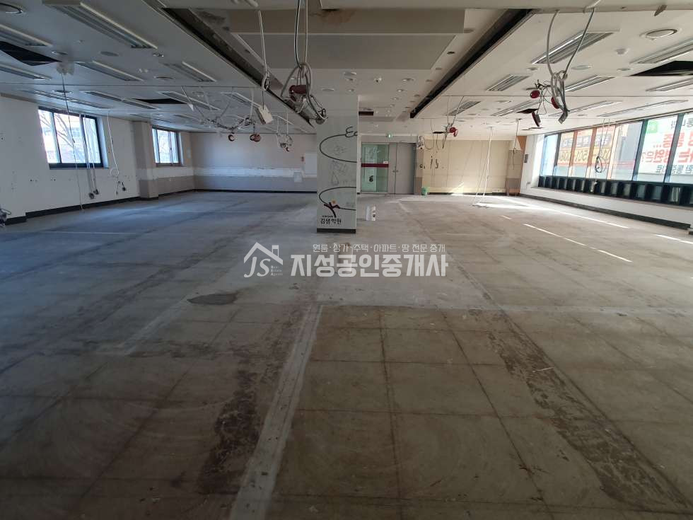 대구 달서구 진천동 월배역보도1분/ 월배초등도보1분/ 대로변상가/ 엘리베이터有/ 권리금없음/ 풍부한유동인구/ 월세조정가능 월세 매물번호 10037 사진 4