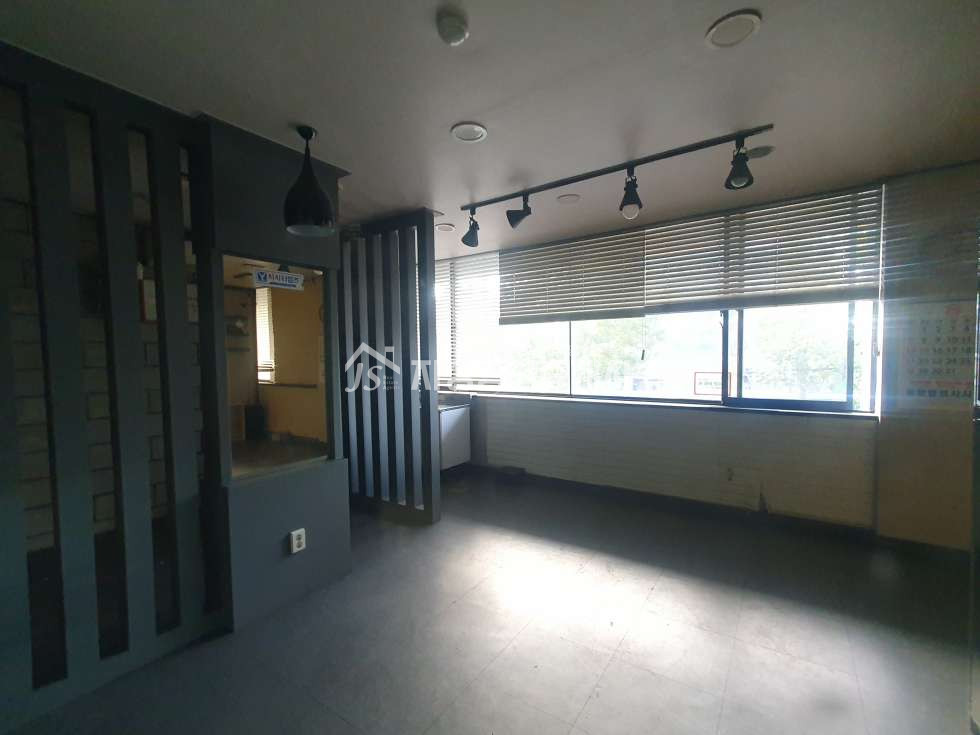 대구 달서구 송현동 권리금없는2층상가/ 유동인구아주많음/ 업종제한없음/ 남여별도화장실/ 시인성아주우수함/ 대로변상가/ 주차편리 월세 매물번호 10089 사진 2