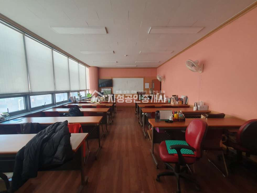 대구 달서구 송현동 송현역바로앞/ 풍부한유동인구/ 권리금없음/ 엘리베이터有/ 업종제한없음/ 코너상가/ 시인성아주좋음/ 내부화장실 월세 매물번호 10086 사진 4