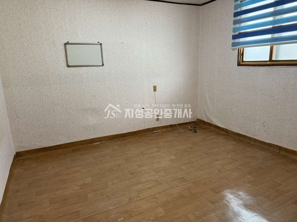 대구 달서구 진천동 무권리, 현공실, 월배중인근, 방2+홀, 화장실내부, 방 도시가스o 월세 매물번호 13181 사진 3