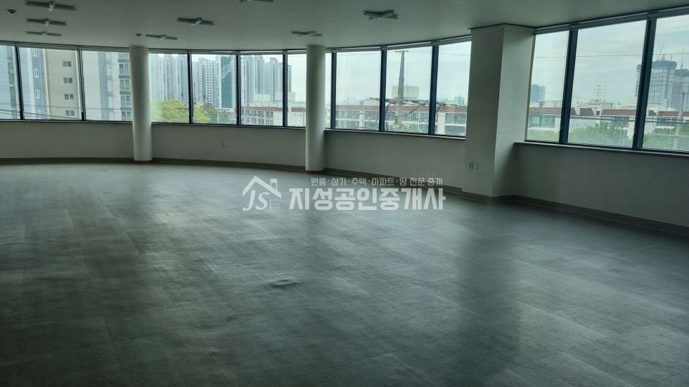 대구 달서구 상인동 도로변 네거리 바로앞, 코너상가, 위치최상, 노출좋은상가, 중대형평수, 업종제한없음, 현재공실 월세 매물번호 11263 사진 1