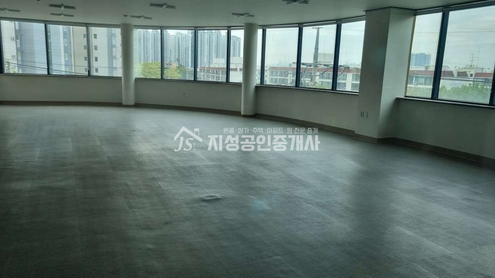 대구 달서구 상인동 도로변 네거리 바로앞, 코너상가, 위치최상, 노출좋은상가, 중대형평수, 업종제한없음, 현재공실 월세 매물번호 11263 사진 2