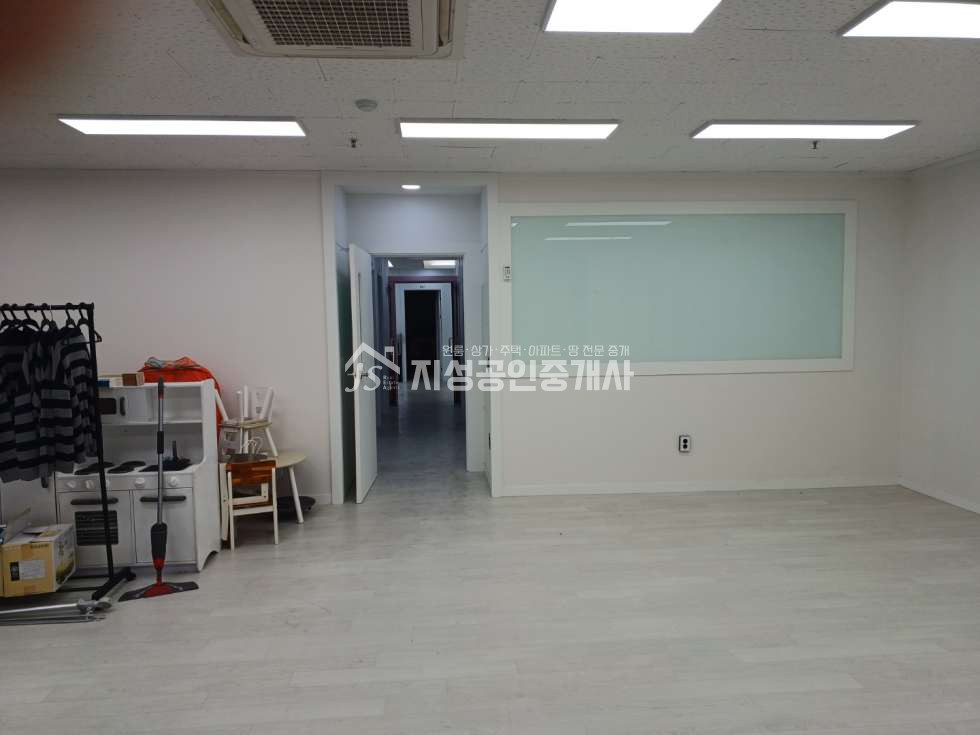 대구 달서구 월성동 권리금없음/ 풍부한유동인구/ 대구은행건물3층/ 다용도가능/ 시설좋음/ 철거원하면가능함/ 엘리베이터有 월세 매물번호 10198 사진 8