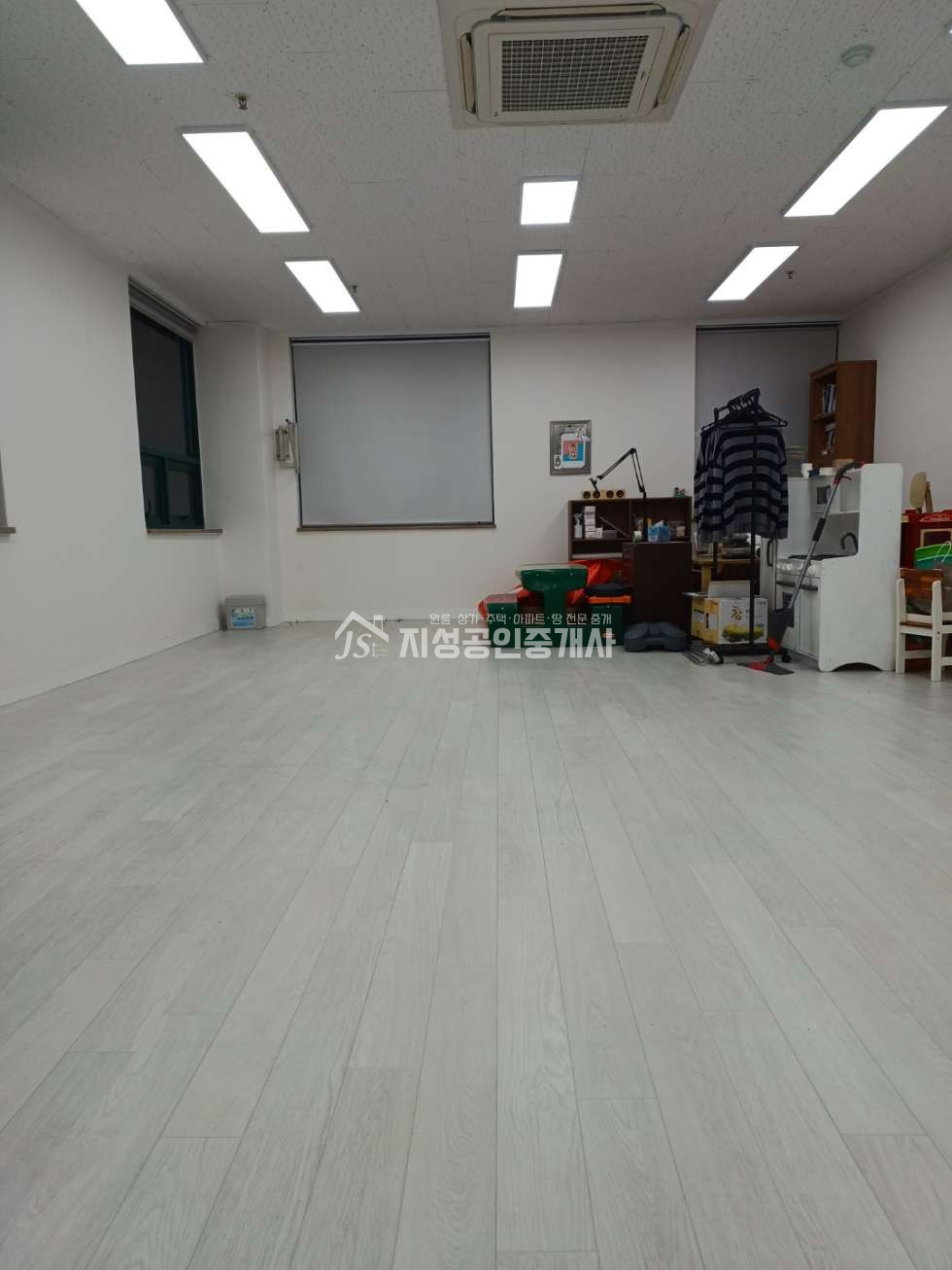 대구 달서구 월성동 권리금없음/ 풍부한유동인구/ 대구은행건물3층/ 다용도가능/ 시설좋음/ 철거원하면가능함/ 엘리베이터有 월세 매물번호 10198 사진 9