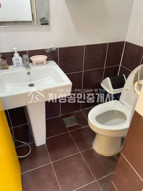 대구 달서구 진천동 진하우스동 월배시장인근/ 풍부한유동인구/ 깔끔하고깨끗함(사진참고)/ 내부화장실/ 전기9k/ 도시가스있음/ 코너상가 월세 매물번호 10167 사진 4