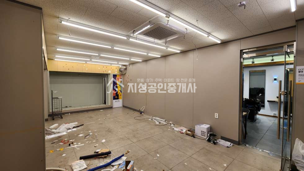 대구 달서구 두류동 달구벌대로중심상권/ 두류역인근/ 시설비아주조금/ 시인성아주좋음/ 대로변상가/ 풍부한유동인구/ 다용도가능 월세 매물번호 10144 사진 1