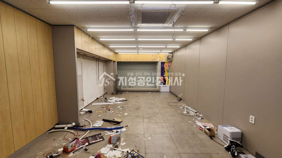 대구 달서구 두류동 달구벌대로중심상권/ 두류역인근/ 시설비아주조금/ 시인성아주좋음/ 대로변상가/ 풍부한유동인구/ 다용도가능 월세 매물번호 10144 사진 2