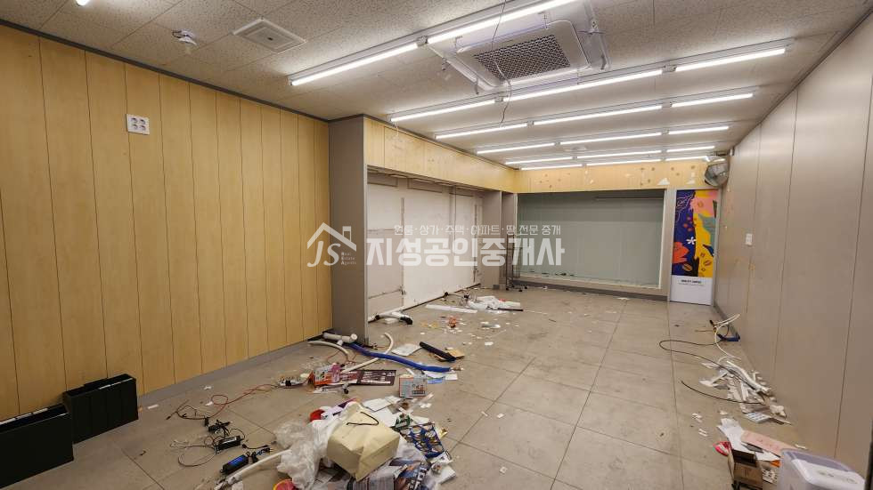 대구 달서구 두류동 달구벌대로중심상권/ 두류역인근/ 시설비아주조금/ 시인성아주좋음/ 대로변상가/ 풍부한유동인구/ 다용도가능 월세 매물번호 10144 사진 3