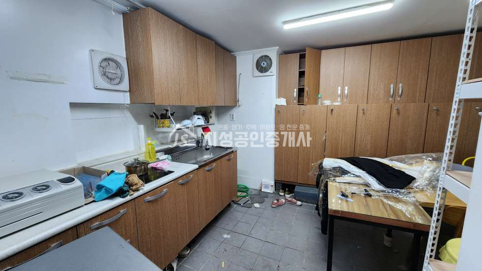 대구 달서구 두류동 달구벌대로중심상권/ 두류역인근/ 시설비아주조금/ 시인성아주좋음/ 대로변상가/ 풍부한유동인구/ 다용도가능 월세 매물번호 10144 사진 4