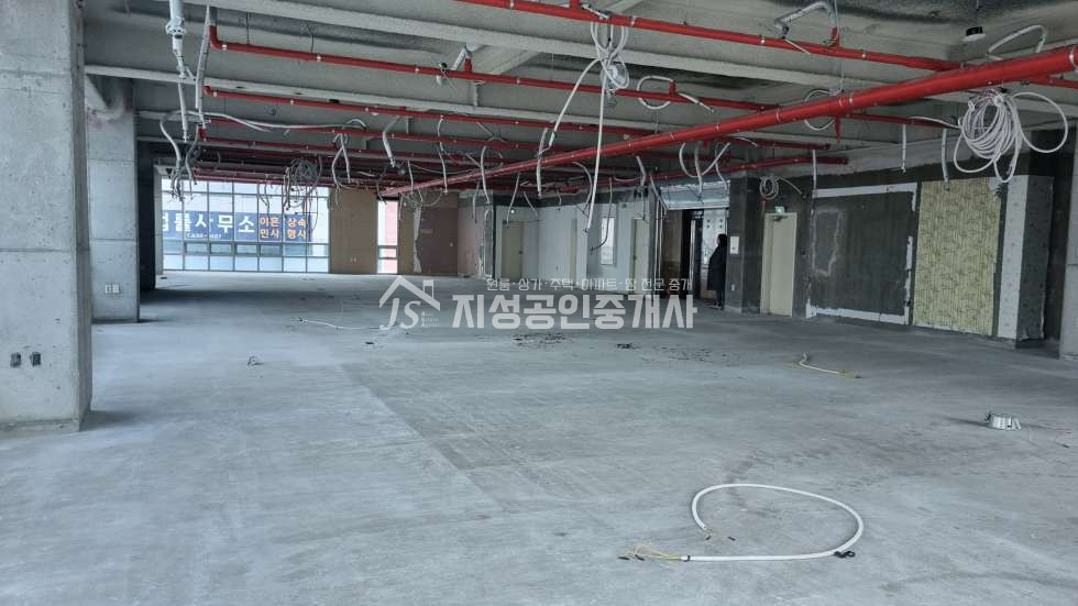대구 달서구 상인동 홈플러스 상인점, 대형평수 상가, 통유리상가, 전면 상당히 넓은상가, 위치최상 월세 매물번호 11775 사진 2