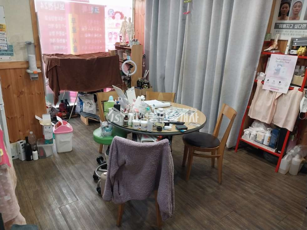 대구 달서구 송현동 월촌역인근/ 1층단독사용/ 주차편리/ 권리금아주조금(협의가능)/ 풍부한유동인구/ 내부화장실 월세 매물번호 10241 사진 3