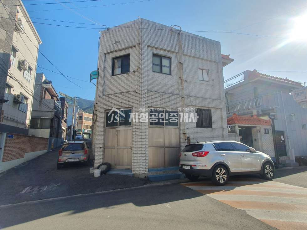 대구 달서구 송현동 1937-12 8x4도로접/ 대로변바로뒷/ 주거or건축가능or투자용/ 2층주인단독거주/ 1층상가를방4개로개조하였음 매매 매물번호 10310 사진 3