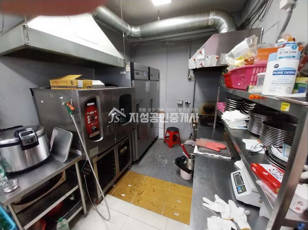 대구 달서구 본동 3면코너상가/ 노출아주좋은상가/ 풍부한유동인구/ 감천초인근/ 권리금협의/ 내부화장실/ 양도양수가능 월세 매물번호 10340 사진 4