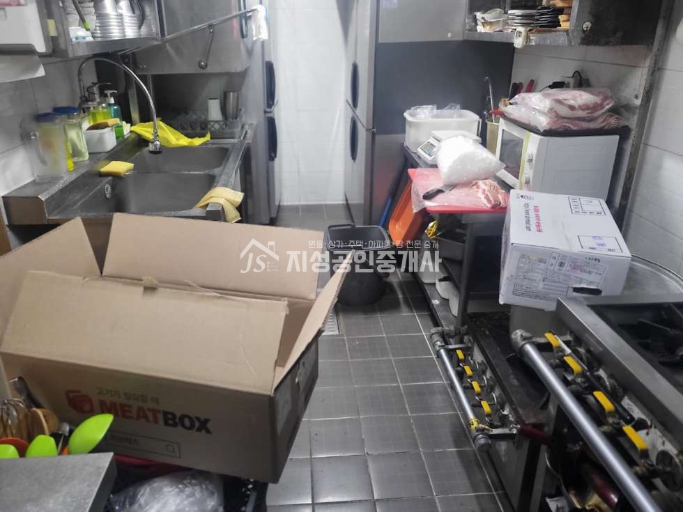대구 달서구 장기동 풍부한유동인구/ 장기동먹자골목안/ 노출좋은위치/ 내부화장실/ 권리금협의/ 양도양수가능/ 업종제한없음 월세 매물번호 10438 사진 5