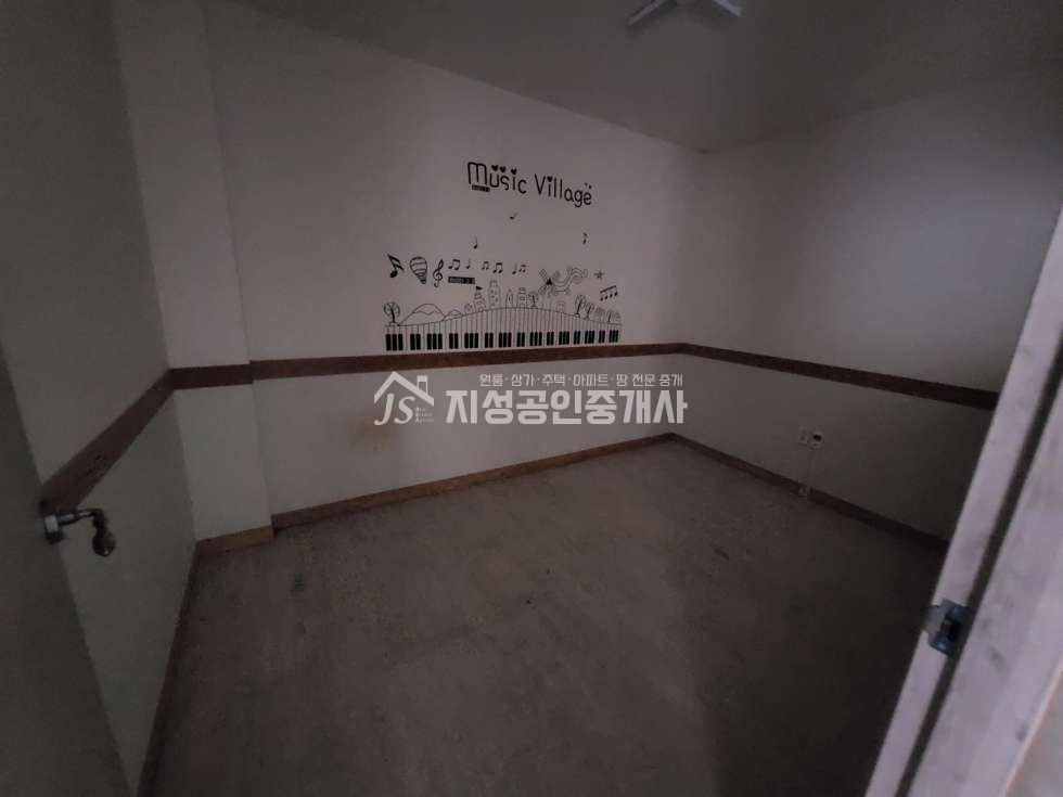 대구 달서구 성당동 권리금없음/ 대로변상가/ 횡단보도바로앞/ 업종제한없음/ 내부남여화장실별도/ 기존학원했던자리 월세 매물번호 10555 사진 1