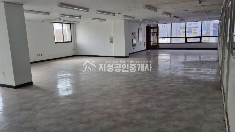 대구 남구 대명동 역세권 상가/ 남산역 인근 상가/ 대형상가/ 계명네거리 인근 상가/ 대도로변 상가/ 다용도가능/ 즉시입주가능/ 약120평 상가/ 위치최고 월세 매물번호 10842 사진 1